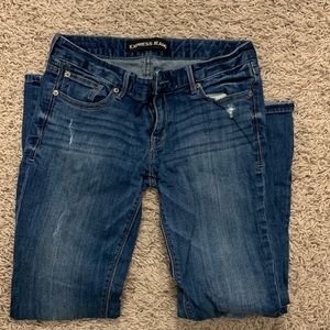 Women’s Express Barely Boot Jeans. 6S or 28P